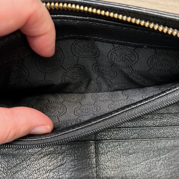 MICHAEL KORS HAMILTON BLACK LEATHER WALLET - Picture 9 of 12